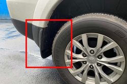Có nên lắp ốp chắn bùn ô tô?