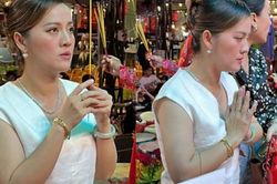 Con gái cố NS. Vũ Linh lộ diện tại buổi cúng Tổ nghiệp, lên đồ sang trọng quá khác trước đây