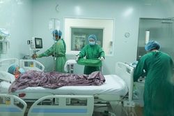 Lần đầu tiên điều trị thành công ung thư hạch tái phát bằng cùng lúc 2 kỹ thuật cao