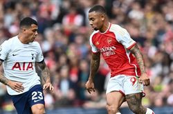 Arsenal vẫn đang mải miết đi tìm 1 'số 9' đúng nghĩa