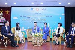 'Chạm để yêu thương' nhằm xây dựng gia đình trẻ hạnh phúc