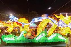 Vui Tết Trung thu, ghé Thành Tuyên ngắm đèn lồng khổng lồ