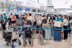 Khách quốc tế qua các cảng hàng không tăng gần 270%