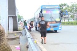TPHCM: Đường dây nóng 1022 tiếp nhận phản ánh 'xe dù, bến cóc'