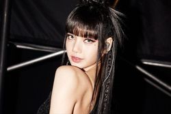 Đêm diễn 'người lớn' của Lisa có quy định nghiêm ngặt ra sao?