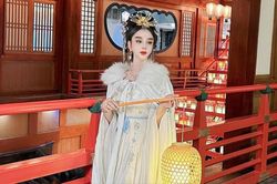 Lâm Khánh Chi 'cosplay' chị Hằng, muốn sống lại thanh xuân một lần vì lý do này