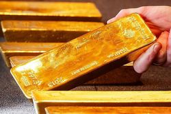 Giá vàng lao dốc mạnh, chuyên gia khẳng định 'nên mua vào'