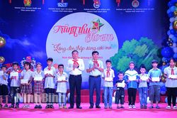 Tặng 120 suất quà cho trẻ em nghèo tại chương trình 'Trung thu cho em' năm 2023
