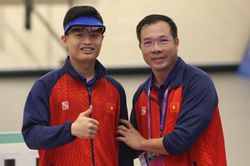 Xạ thủ Việt Nam giành HCV ASIAD 19: 'Có chú Hoàng Xuân Vinh phía sau là yên tâm'