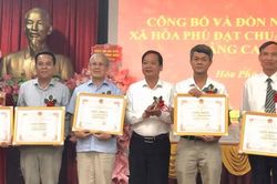 Hòa Phú đón nhận danh hiệu xã đạt chuẩn nông thôn mới nâng cao
