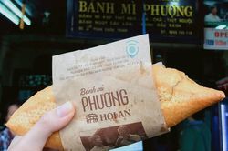 Kiến nghị đình chỉ và phạt cơ sở bánh mì Phượng vì gây ngộ độc thực phẩm cho hơn 300 người
