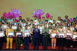 'Ánh dương trong màn đêm' - Tôn vinh những tấm lòng quả cảm vì bình yên, hạnh phúc của nhân dân