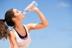 Lười uống nước có thể khiến bạn mắc 'cả tỷ bệnh' nguy hiểm