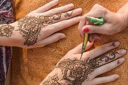 Trải nghiệm vẽ Henna của Ấn Độ trong Festival Thu Hà Nội 2023 cuối tuần này