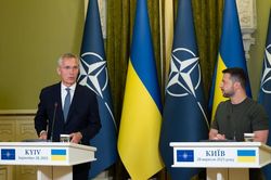 Ukraine tự tin gia nhập NATO, cùng Pháp thảo luận sản xuất khí tài chung