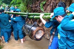 Hủy nổ quả bom nặng 340kg lộ thiên sau mưa lũ ở Nghệ An