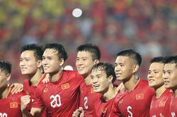 'Soi' lý do HLV Troussier ưu ái cầu thủ lứa U23 trên tuyển Việt Nam