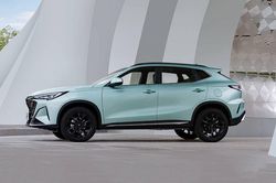 SUV động cơ tăng áp, thiết kế sang chảnh, giá gần 320 triệu đồng
