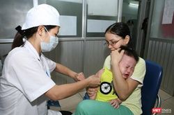 Thiếu vắc xin tiêm chủng cho trẻ - bài toán vẫn chưa có đáp án?
