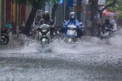 Diễn biến mới đợt mưa lớn kéo dài ở Hà Nội