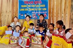 Phù Cát (Bình Định): Tổ chức 'Lễ hội Trăng rằm' cho trẻ em dân tộc thiểu số