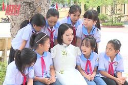 Cô giáo dệt ước mơ bằng đôi chân