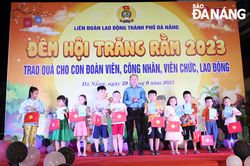 'Đêm hội trăng rằm' cho con em đoàn viên, người lao động