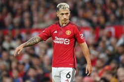 Ten Hag tiết lộ lý do Lisandro Martinez tái phát chấn thương
