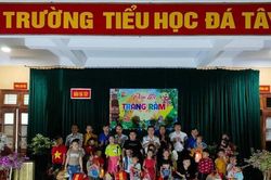 Thiếu nhi ở Trường Sa, con em chiến sĩ hải quân vui Tết Trung thu