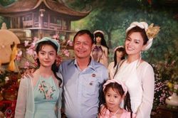 Vũ Thu Phương cùng chồng và các con sum vầy đón Trung thu ấm cúng