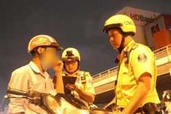 TPHCM: Nhiều 'ma men' tỏ thái độ bỏ xe máy khi vi phạm độ cồn 'khủng'