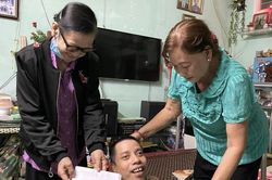 Nữ nạn nhân da cam tận tụy hết lòng vì những người đồng cảnh