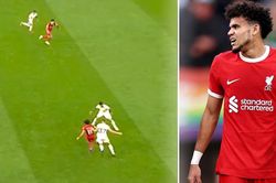 Trọng tài VAR thừa nhận sai lầm, bàn thắng bị hủy của Liverpool khiến cộng đồng mạng 'dậy sóng'