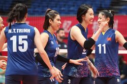 CĐV như vỡ òa với màn ngược dòng 'thần thánh' của bóng chuyền Việt Nam trước Hàn Quốc