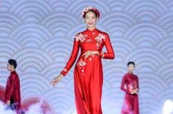 Các mẫu áo dài đặc sắc tại Festival Thu Hà Nội 2023