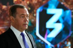 Ông Medvedev: Đội huấn luyện Anh, nhà máy tên lửa Đức là mục tiêu chính đáng của Nga