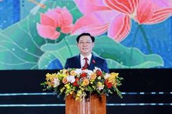 Chủ tịch Quốc hội Vương Đình Huệ: Khơi dậy khát vọng để TP. Vinh xứng đáng với truyền thống 'Thành phố Đỏ' anh hùng
