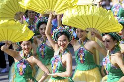 Rực rỡ sắc màu Carnaval Thu Hà Nội trên Phố đi bộ Hồ Hoàn Kiếm