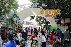 Du khách đổ xô đi thưởng thức ẩm thực tại Festival Thu Hà Nội