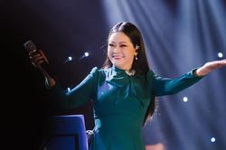 Như Quỳnh hát giọng Huế theo yêu cầu từ khán giả: 10 điểm về độ chiều fan!