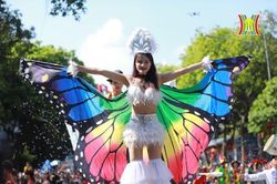 Rực rỡ sắc màu Carnaval Thu Hà Nội trên phố đi bộ