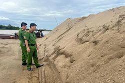Điều tra giám đốc doanh nghiệp ngang nhiên thuê người khai thác hàng ngàn m3 cát trái phép