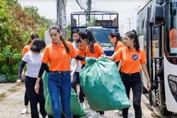 Thí sinh Miss Earth Việt Nam 2023 bị 'sốc' khi đi dọn rác
