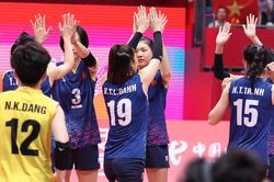Nước cờ cao tay của HLV Tuấn Kiệt đóng vai trò quyết định giúp bóng chuyền nữ Việt Nam đánh bại Hàn Quốc
