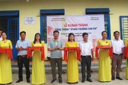 Trung Thu 'Vì mái trường cho em' của báo Thể thao và Văn hóa/TTXVN tại Quảng Nam