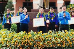 Tuyên dương 30 thủ lĩnh thanh niên công nhân tiêu biểu
