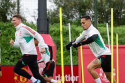 Antony tập hăng say, tái xuất cùng MU ở Champions League