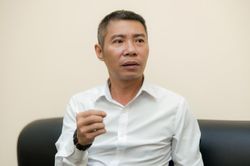 Bà xã thông báo NSND Công Lý bị ngã, sức khỏe hiện tại ra sao?