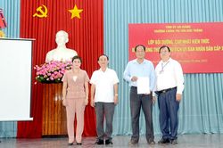 Trường Chính trị Tôn Đức Thắng khai giảng lớp bồi dưỡng, cập nhật kiến thức