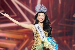 Hoa hậu Bùi Quỳnh Hoa liên tục bị phản đối